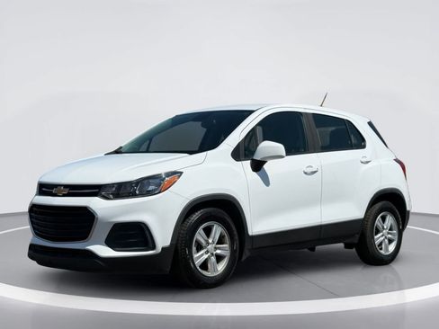 Used 2020 Chevrolet Trax LS FWD image 2