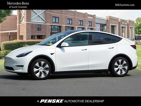 Used 2023 Tesla Model Y Long Range AWD/4WD image 1