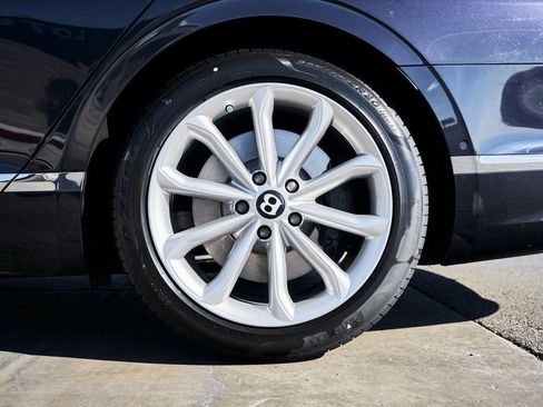 Used 2024 Bentley Flying Spur V8 AWD/4WD image 19