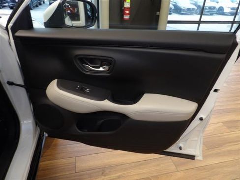 Used 2023 Honda HR-V EX-L image 12