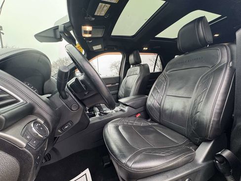 Used 2018 Ford Explorer Platinum image 10