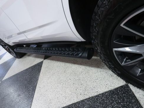 Used 2022 Chevrolet Tahoe Z71 w/ Luxury Package image 42