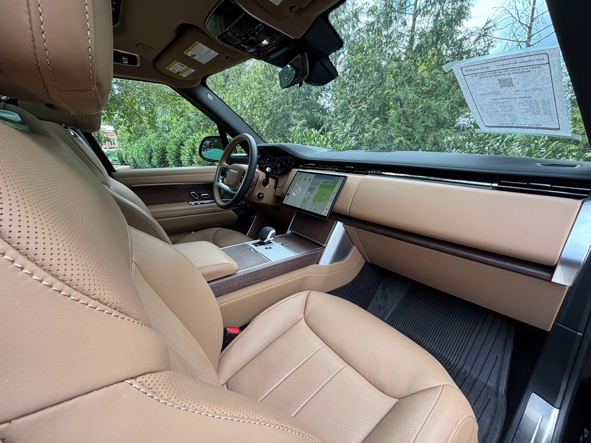 Used 2025 Land Rover Range Rover SE AWD/4WD image 23