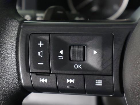 Used 2024 Nissan Pathfinder S image 40