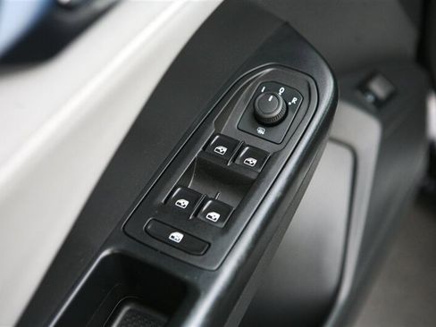 Used 2023 Volkswagen Taos SE image 9