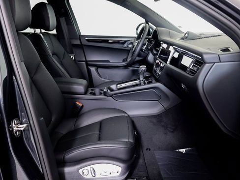 Used 2026 Porsche Macan AWD/4WD image 8