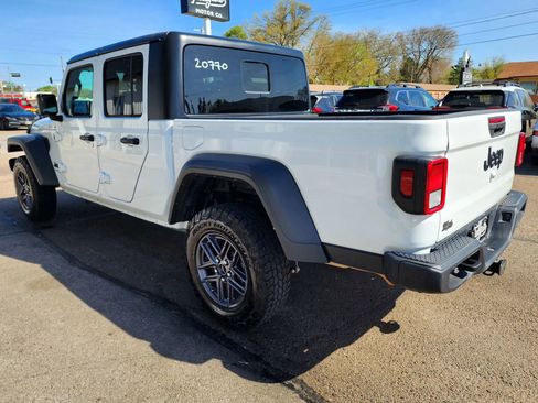 Used 2025 Jeep Gladiator Sport AWD/4WD image 5