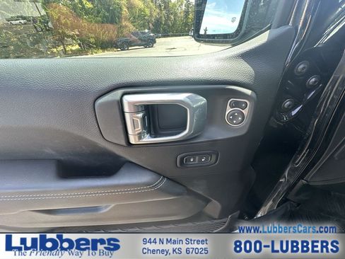 Used 2022 Jeep Wrangler Unlimited Sahara w/ Cold Weather Group AWD/4WD image 12