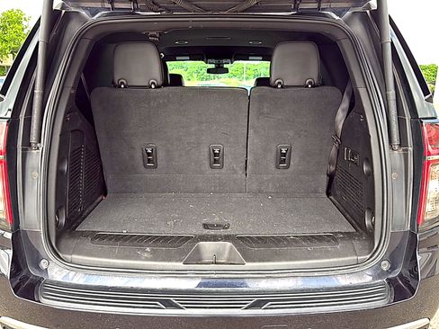 Used 2022 Chevrolet Tahoe LT w/ Luxury Package image 8