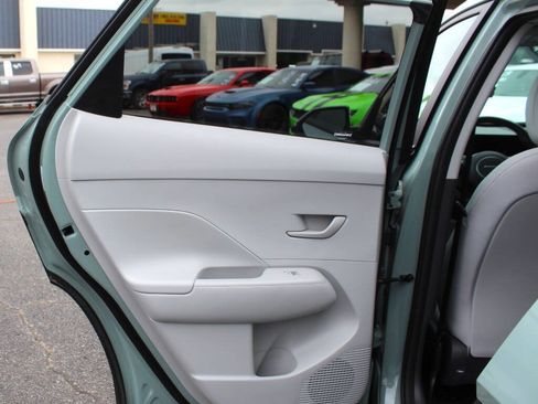 Used 2025 Hyundai Kona SEL FWD image 15