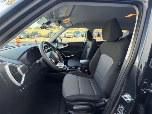 Used 2025 Kia Soul LX w/ LX Technology Package image 24