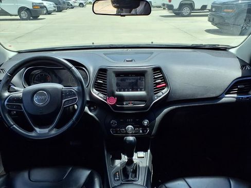 Used 2019 Jeep Cherokee Latitude Plus FWD image 10