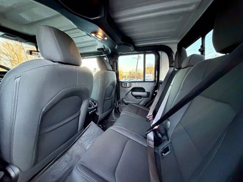 Used 2022 Jeep Gladiator Willys image 9