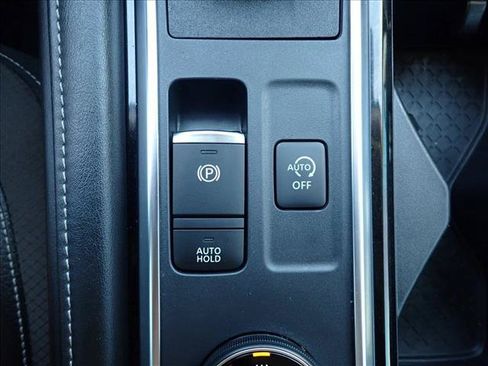 Used 2023 Nissan Pathfinder SL AWD/4WD image 23