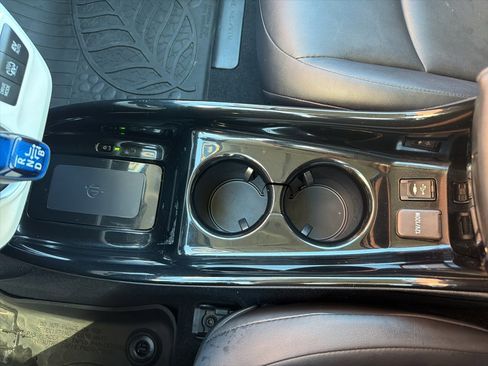 Used 2018 Toyota Prius Prime Premium image 22