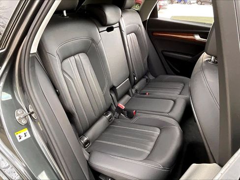 Used 2022 Audi Q5 2.0T Premium w/ Convenience Package image 18