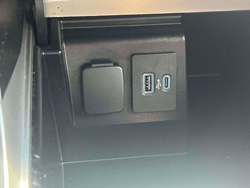 Used 2020 Ford Explorer XLT AWD/4WD image 37