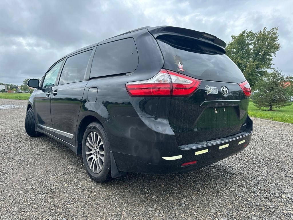 Used 2019 Toyota Sienna XLE w/ XLE Navigation Package FWD image 6