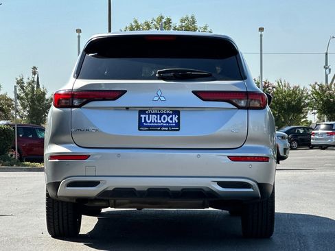 Used 2024 Mitsubishi Outlander SE image 5