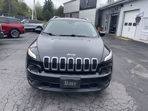 Used 2017 Jeep Cherokee Latitude w/ True North Edition AWD/4WD image 4