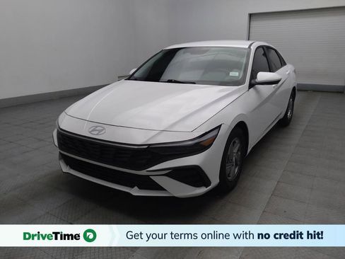 Used 2025 Hyundai Elantra SE image 1
