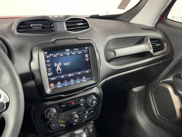 Used 2023 Jeep Renegade Latitude AWD/4WD image 19