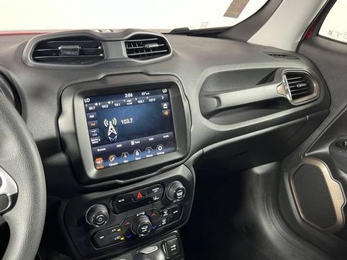 Used 2023 Jeep Renegade Latitude AWD/4WD image 19