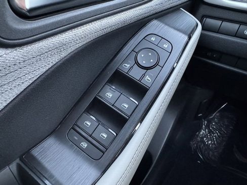 Used 2023 Nissan Rogue SV image 29