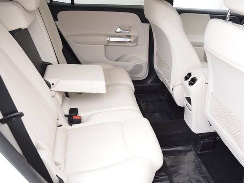 Used 2022 Mercedes-Benz GLB 250 4MATIC image 18