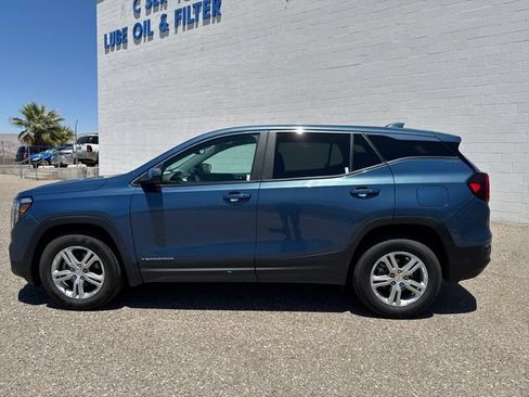 Used 2024 GMC Terrain SLE AWD/4WD image 2
