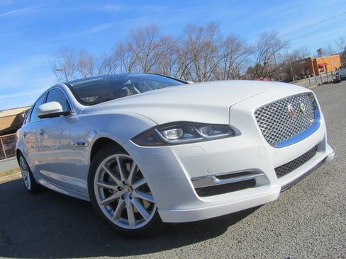 Used 2017 Jaguar XJ R-Sport image 3