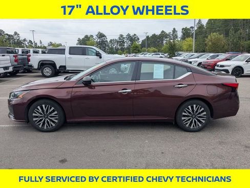Used 2025 Nissan Altima 2.5 SV FWD image 8