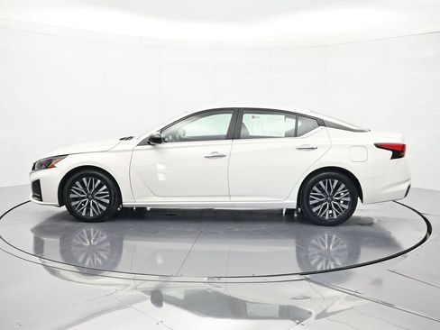 Certified 2025 Nissan Altima 2.5 SV FWD image 8