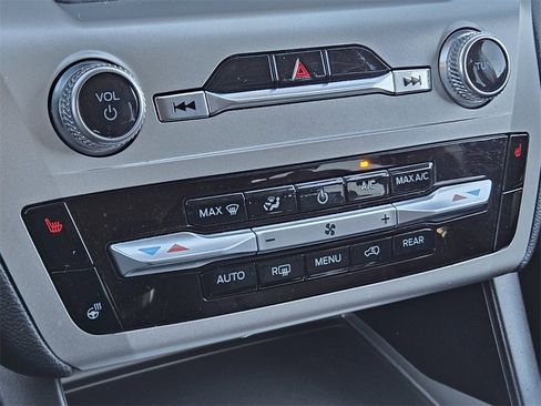 Used 2022 Ford Explorer XLT w/ Equipment Group 202A image 22