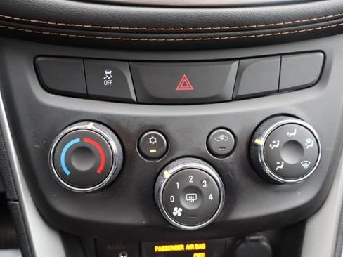 Used 2022 Chevrolet Trax LT w/ LT Convenience Package AWD/4WD image 21