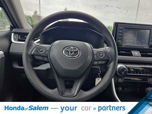 Used 2021 Toyota RAV4 LE FWD image 15