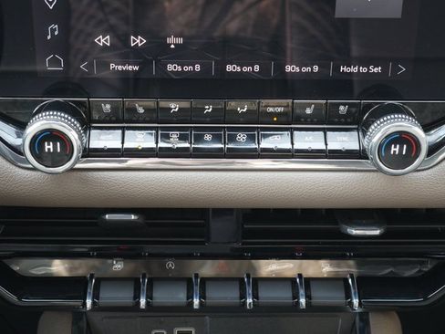 Used 2023 GMC Canyon Denali w/ Denali Black Edition image 23