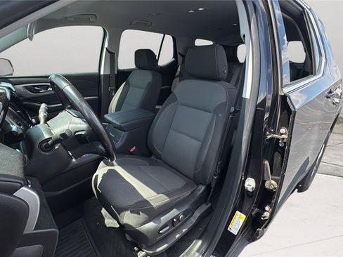 Used 2020 Chevrolet Traverse LT FWD image 18