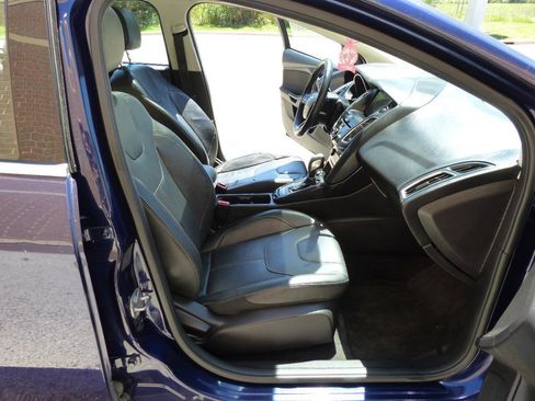 Used 2017 Ford Focus Titanium FWD image 46