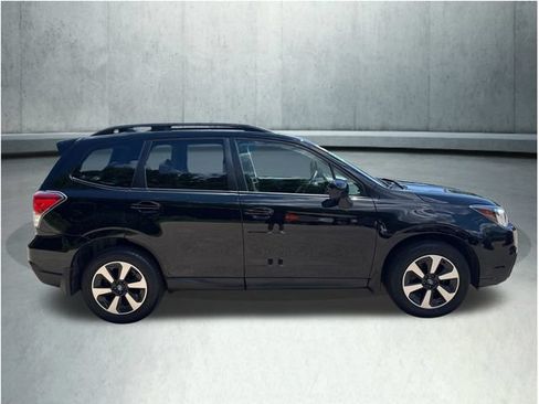 Used 2018 Subaru Forester 2.5i Premium AWD/4WD image 7