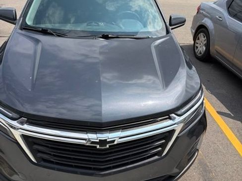 Used 2022 Chevrolet Equinox LT FWD image 2