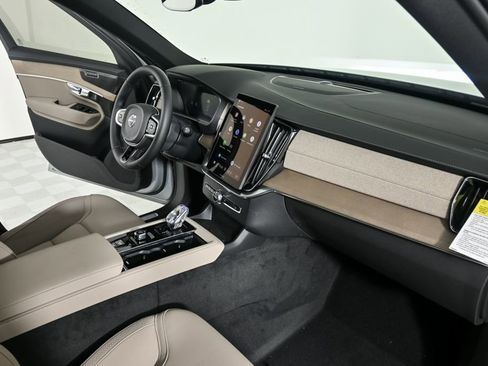 New 2026 Volvo XC90 B6 Plus w/ Protection Package Premier image 24