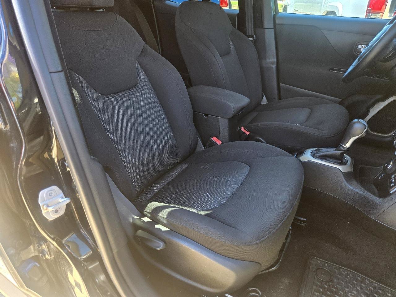 Used 2016 Jeep Renegade Latitude w/ Cold Weather Group AWD/4WD image 13