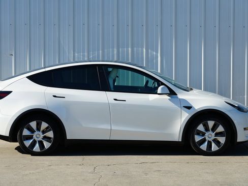 Used 2021 Tesla Model Y Long Range image 53