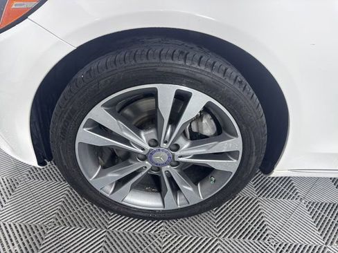 Used 2017 Mercedes-Benz C 300 4MATIC Sedan image 9