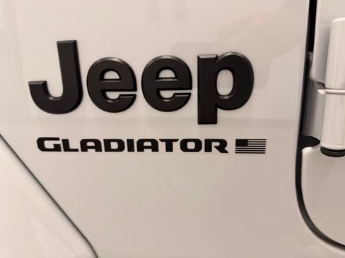 Used 2023 Jeep Gladiator Sport AWD/4WD image 15