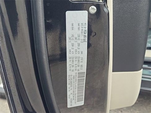 Used 2019 Chrysler Pacifica Touring-L w/ Advanced Safetytec Group image 29