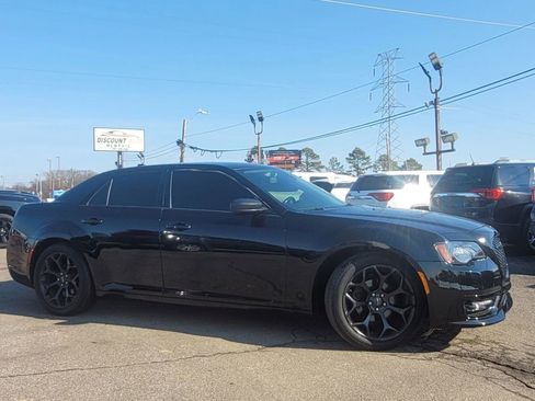 Used 2019 Chrysler 300 Touring w/ Sport Appearance Package RWD image 15