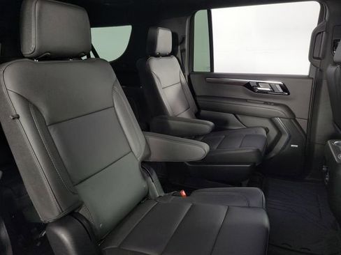 Used 2026 Chevrolet Suburban Z71 w/ Comfort Package image 17