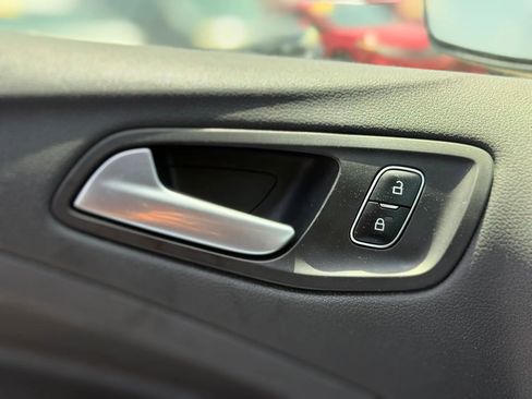 Used 2017 Ford Escape SE FWD image 18